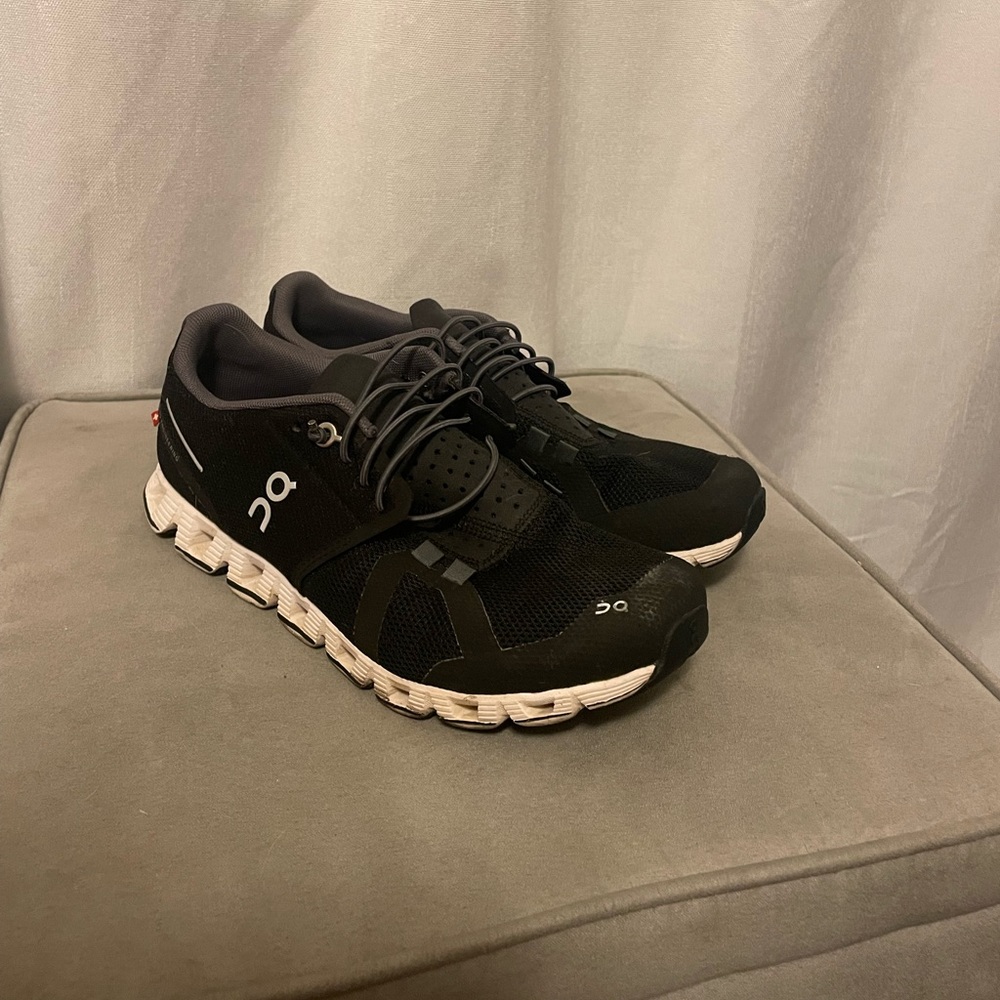 Black Women’s 7.5 On Cloud Shoes